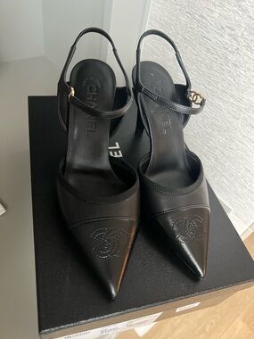 Chanel 26P black pumps heels size 36.5